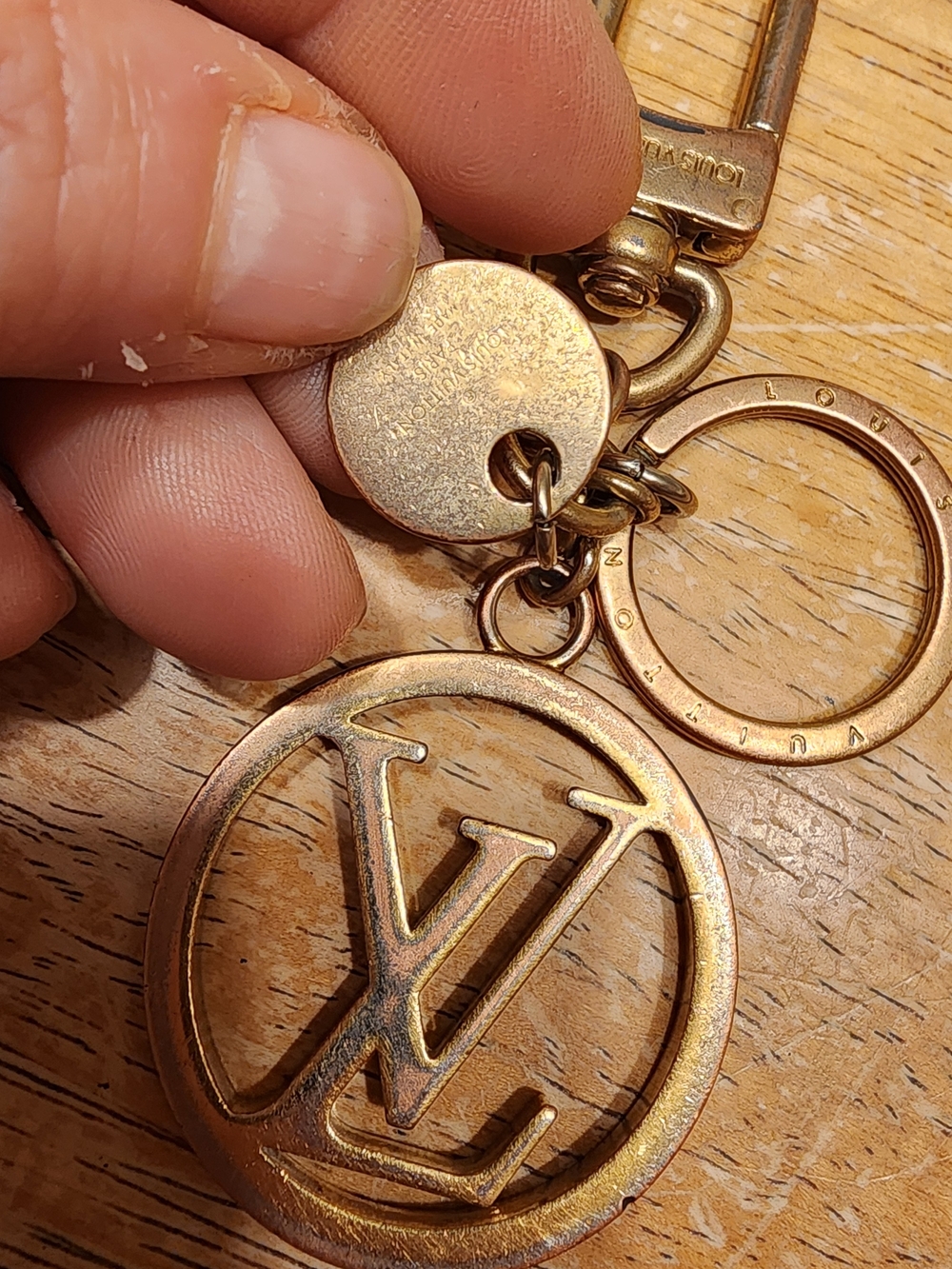 Louis Vuitton LV Circle Charm and Key Holder - Picture 5 of 12